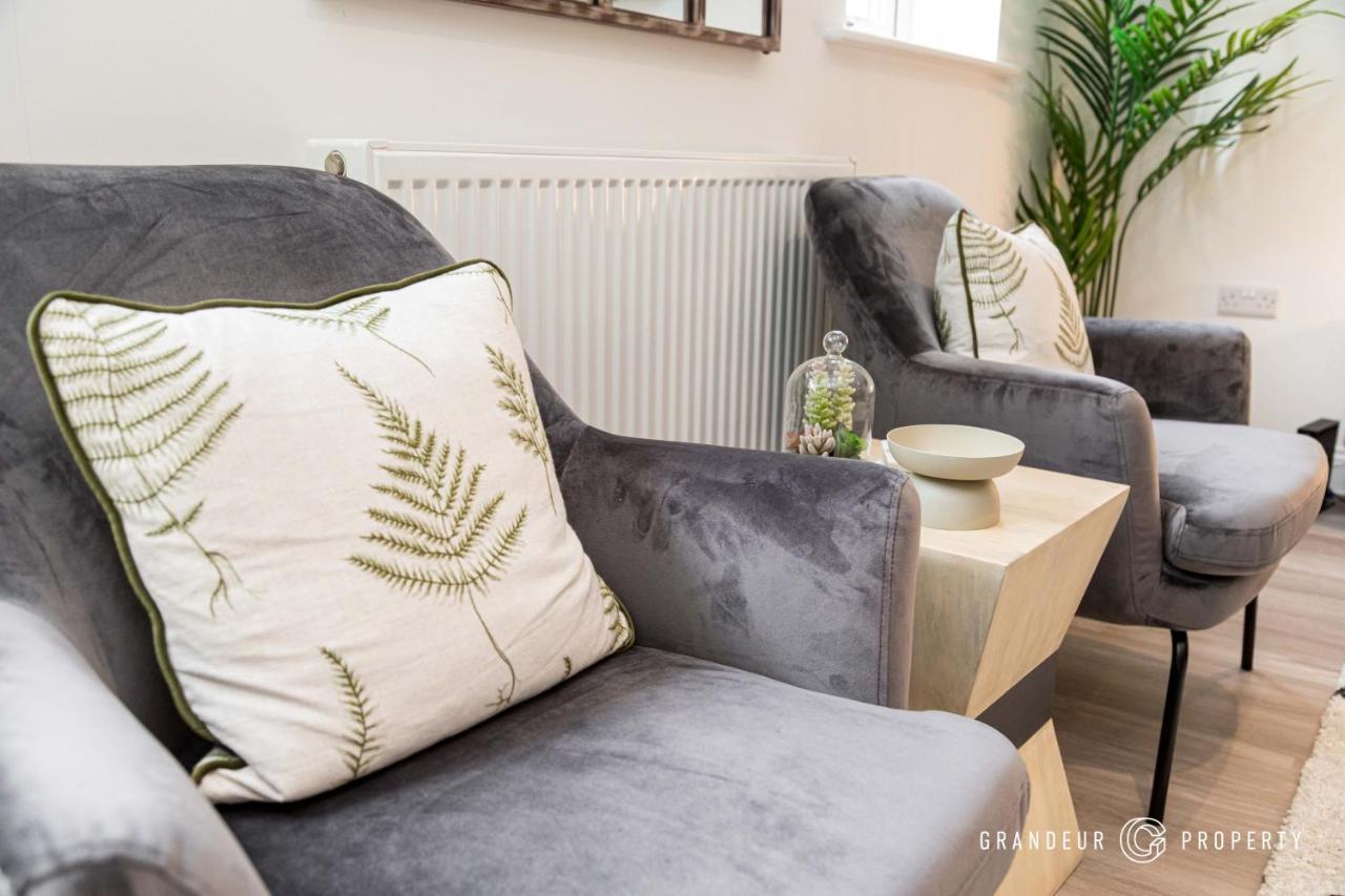 Bournecoast - Stylish Flat With Balcony - Sea Glimpses - 10 Min Walk To Beach - Parking - Wifi - Fm8406 Bournemouth Luaran gambar
